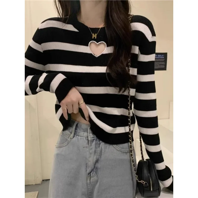 Design Sensation Hollow out Knitwear Women's Base Layer Top Slimming Stylish Heart Pattern Autumn Fashion Small Size - Image 3