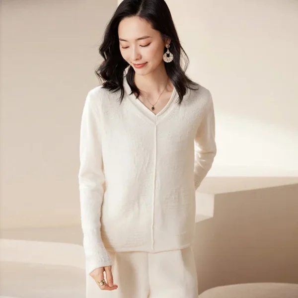 Women's Pure Cashmere Knitwear V-Neck Turtleneck Casual Loose Warm Base Layer Top Sculpture Thick Winter Fashion Style - Image 4